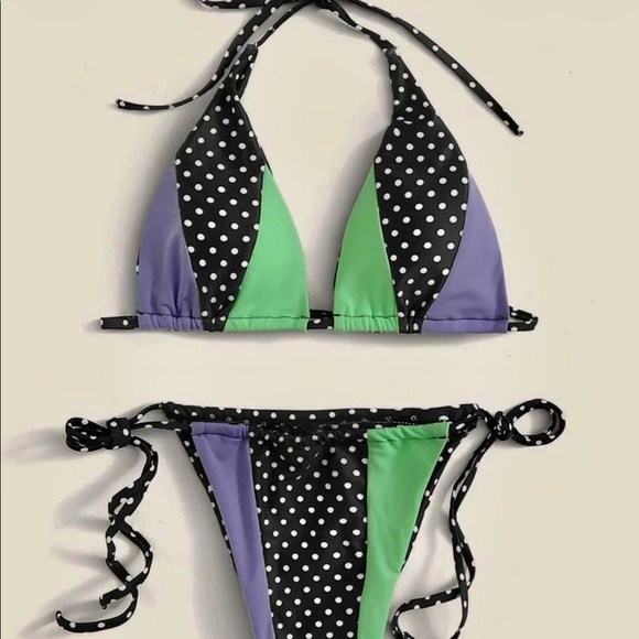 Bikini - Picture 2 of 5